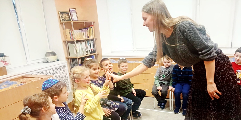 В еврейскую школу на занятия пришли будущие первоклассники