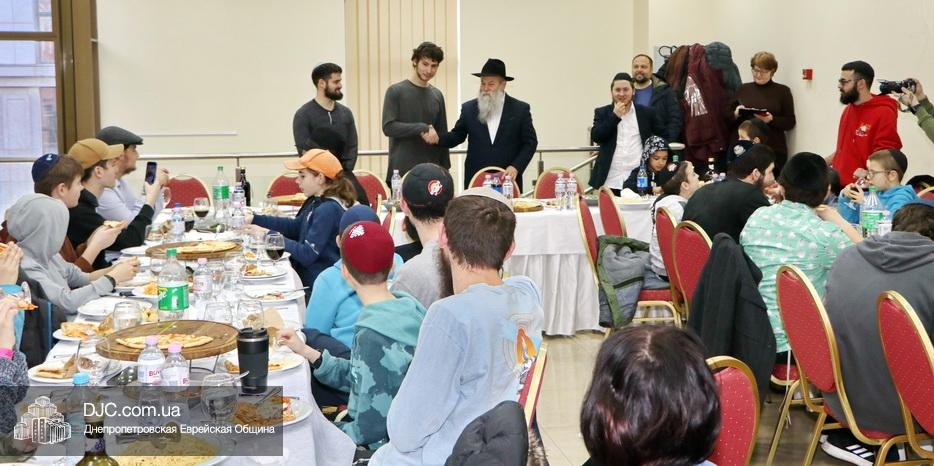 Участники «YEKA winter camp 5783» встретились с Главным раввином Днепра