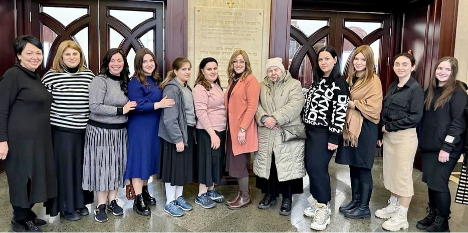 Большая группа еврейских женщин Днепра совершила 24 тевета паломничество в Гадяч