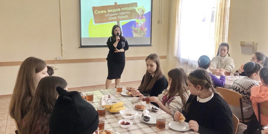 Праздничная программа к Ту Би Шват прошла для учеников еврейской школы