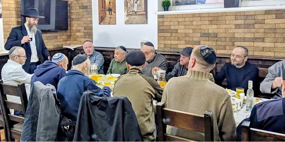 Пурим-5783: в синагоге «Альтер Шил» прошли чтения Мегилат Эстер и праздничная трапеза