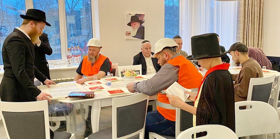 Пурим-5783: чтение Мегилат Эстер и пуримский пир для «Бейт ХаБаД на Поля»