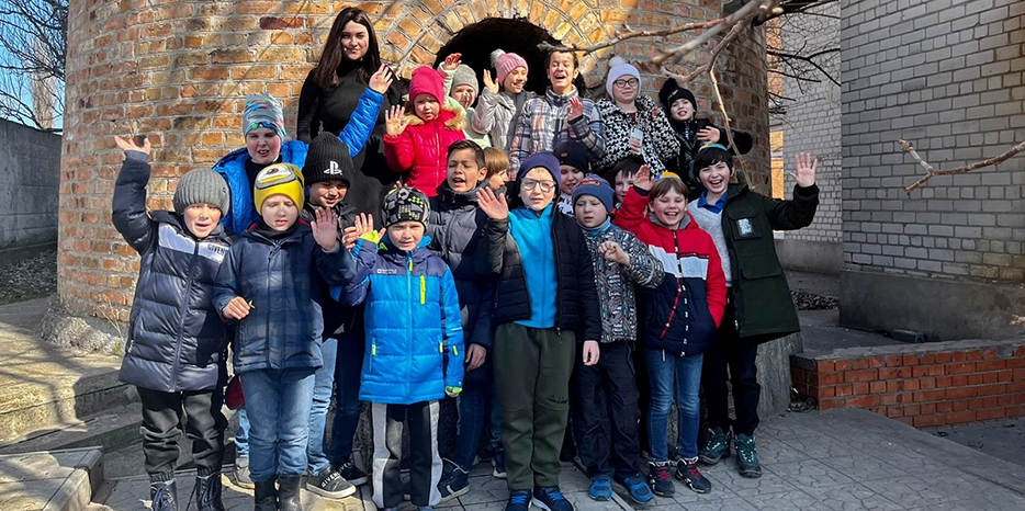 Ученики еврейской школы посетили мацепекарню накануне Песаха