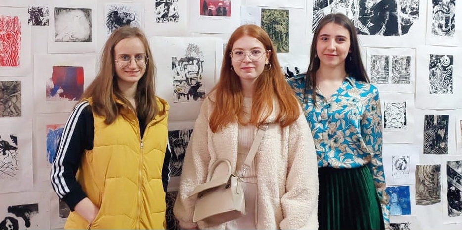 Студентки и преподаватели «Бейт Ханы» посетили выставку «Залізні митці»