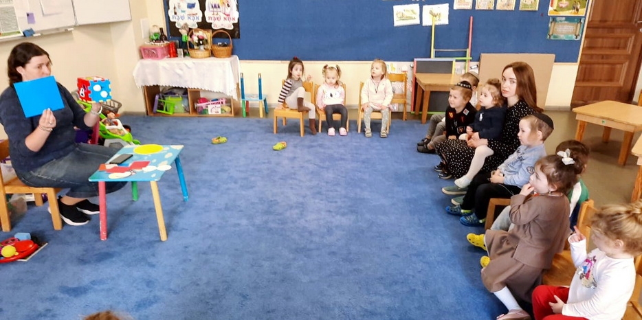 Малышей познакомили с геометрическими фигурами