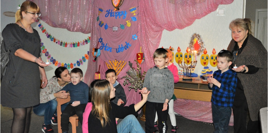 Ханука 5783 в Днепре: каждый учебный день в ОРЦ «Маале» зажигали свечи