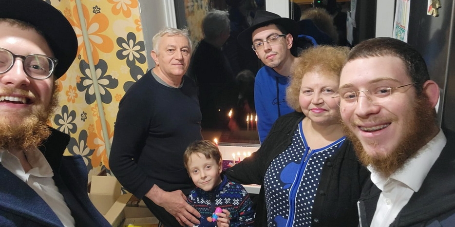 Ханука 5783 в Днепре: «Распространение ханукального света» – мивцоим в торговых центрах и в еврейских домах