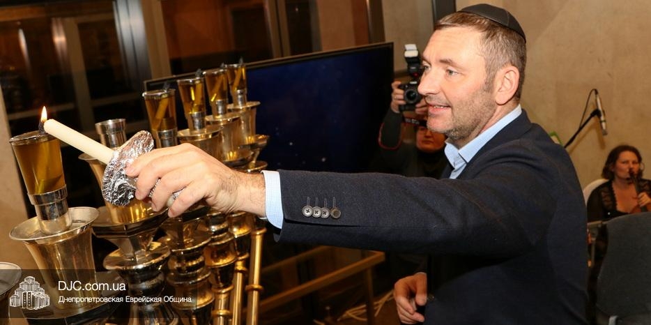 Ханука 5783 в Днепре: Зажжение пятой ханукальной свечи в центре «Менора»