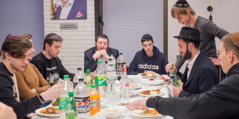 Ханука 5783 в Днепре: в праздничные дни в проекте «Stars Днепр» прошли еженедельные фарбренгены