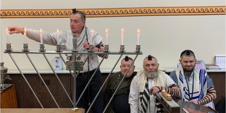 Ханука 5783 в Днепре: В синагоге «Альтер Шил» прошло зажигание восьми свечей и ханукальный фарбренген