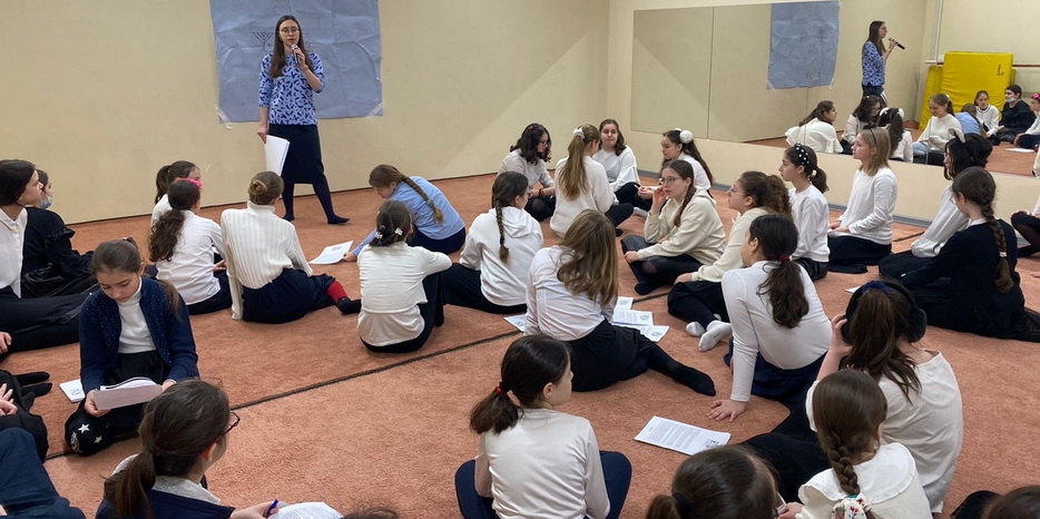 В «Махоне Хая-Мушка» весело отметили Рош Ходеш Адар-алеф