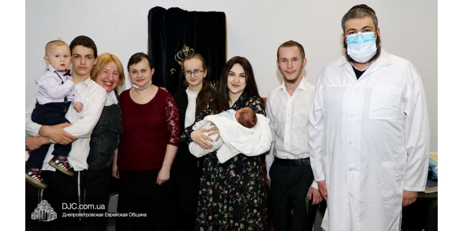 Брит-мила в семье Лазаревых