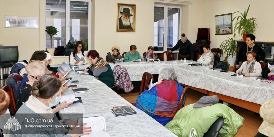 Женская часть проекта «Бейт Сара» получила в подарок книги