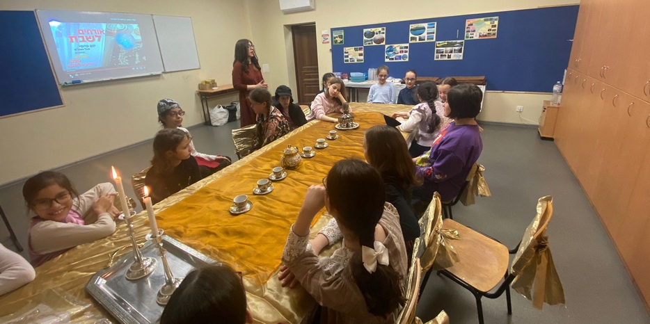 В проекте «Гости на Шабат» воспитанницы махона встретились с посланницей Ребе в Грузии