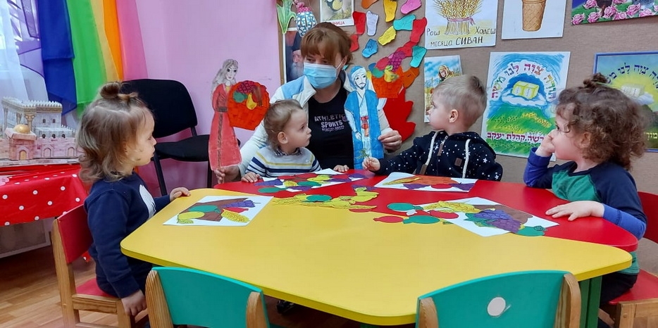 В детских ясельках «Илана» вспоминали Шавуот