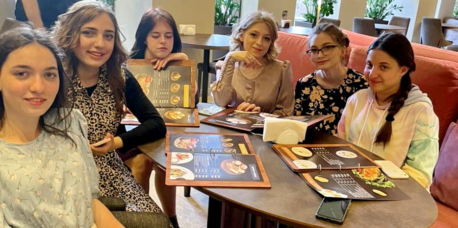 В махоне прошел выпускной