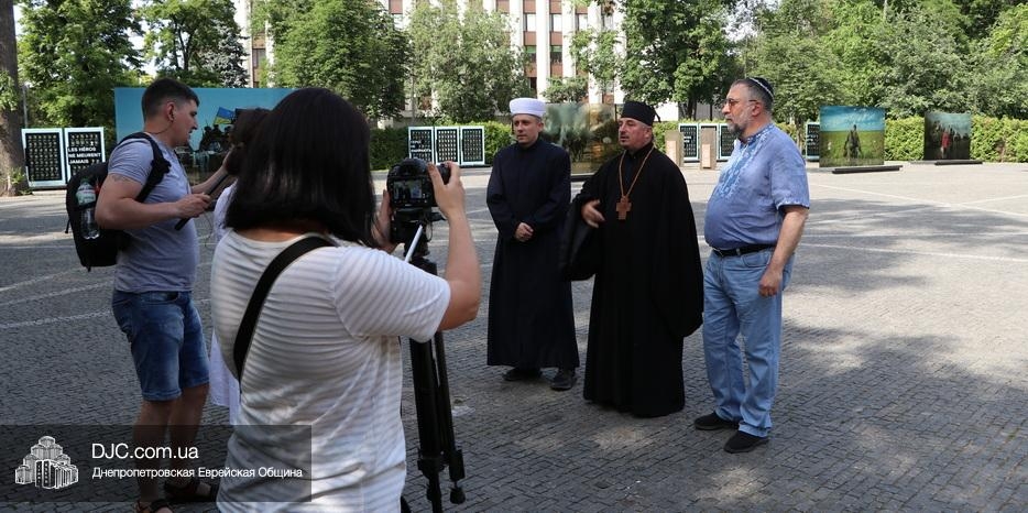 Еврейская община Днепра приняла участие в проекте ДнепрОГА к Дню Конституции