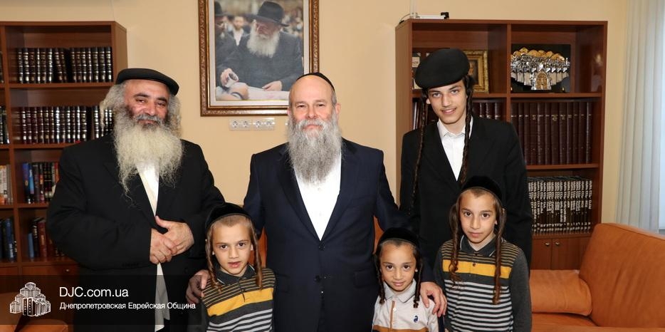Встреча семьи раввина Меира Нахмана Эльхадада с Главным раввином Днепра Шмуэлем Каминецким