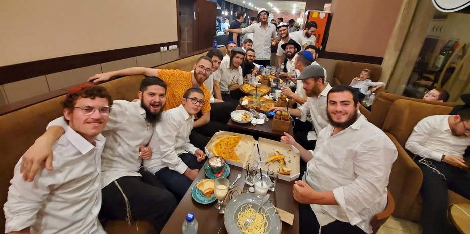 Мелаве Малка в честь Рош Ходеш Элул прошла в «R-Cafe»