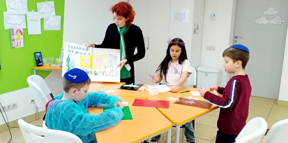 В младшей группе проекта «Smart J» начал работу новый курс на модуле «На грани наук»