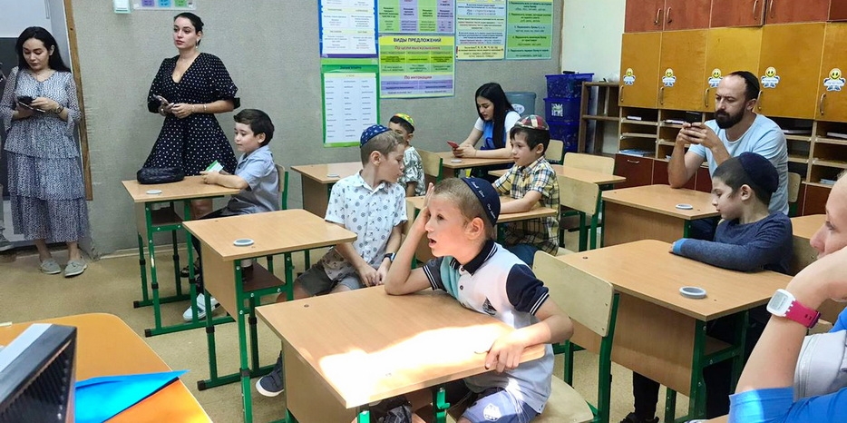 В иешиве-ктане прошла церемония посвящения малышей в первоклассники
