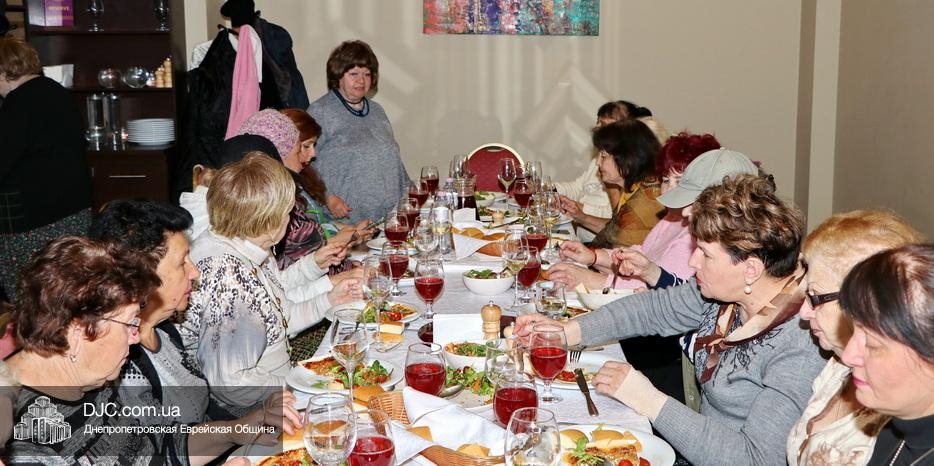 Женский фарбренген в день йорцайта раввина Леви-Ицхака из Бердичева