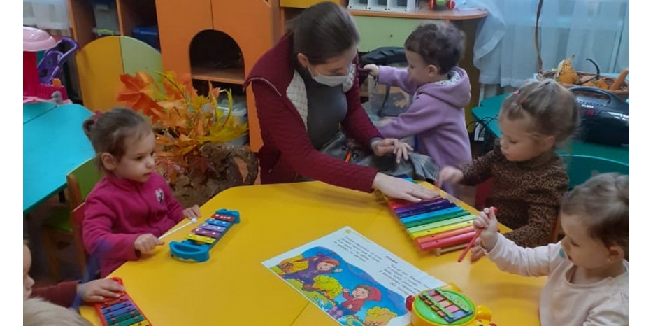 Музыкальные занятия в ясельках «Илана»