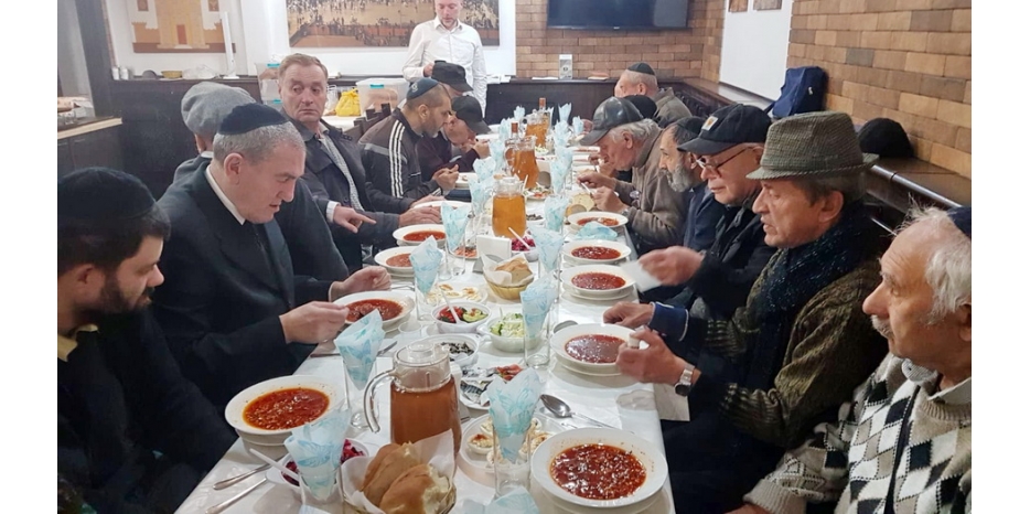В Днепре прошли фарбренгены в день йорцайт раввина Келонимуса-Калмиша Шапиро