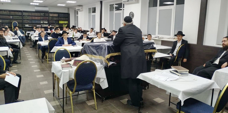 В «Ешивас Любавич Украина» известный раввин Исраэль Йосеф а-Коэн Хендель дал урок
