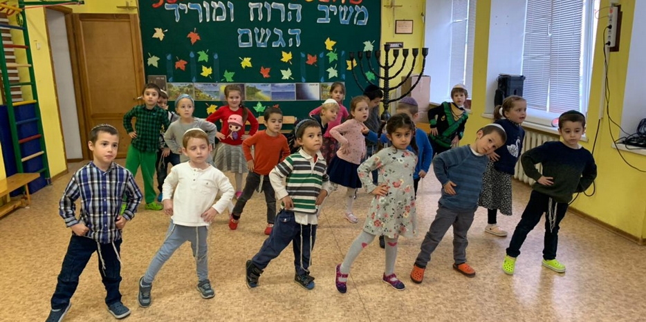 В еврейском садике малышей учат хореографии