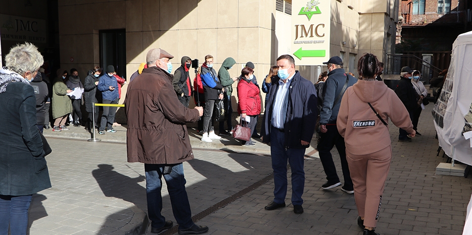 Александр Родинский рассказал как вакцинационный центр в «Меноре» работает в условиях «красной» зоны