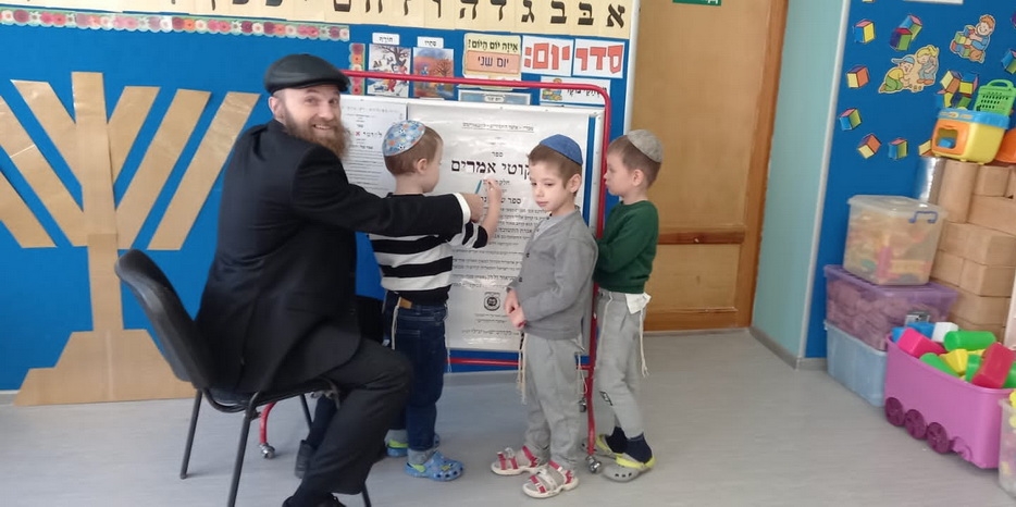 Настоящий меламед преподает в «Бейт Циндлихт»