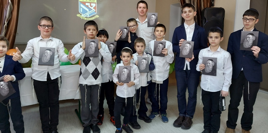 В иешиве-ктане прошло награждение воспитанников за изучение Тании