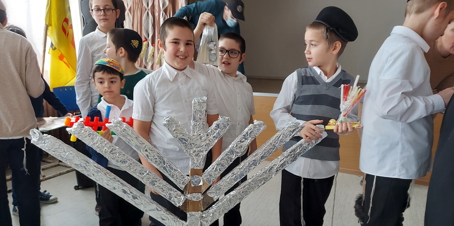 Ханука 5782 в Днепре: В иешиве-ктана прошел большой ханукальный праздник