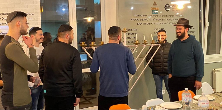 Ханука 5782 в Днепре: В «Бейт Хабад леисраелим» зажгли пятую свечу на большой ханукие