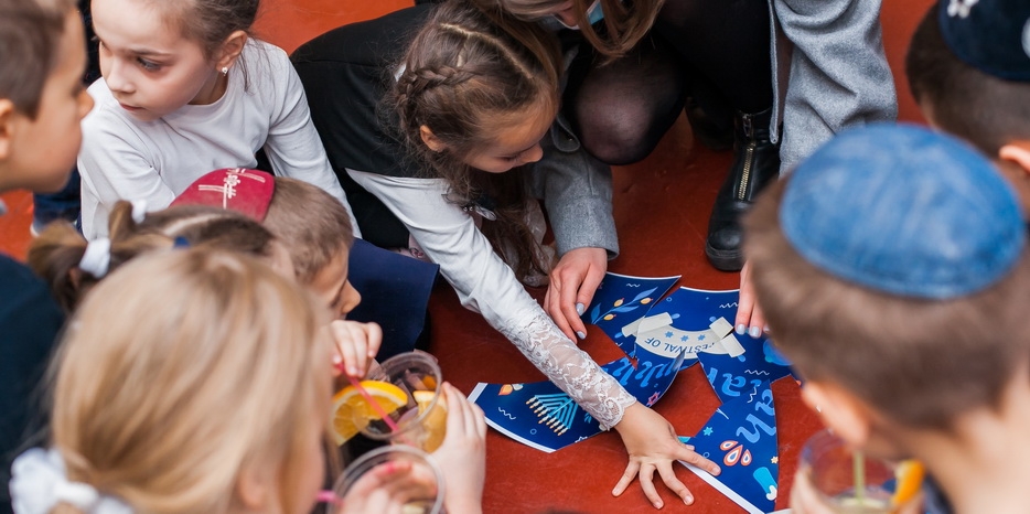 Ханука 5782 в Днепре: STL сделал ханукальный сюрприз ученикам младших классов еврейской школы