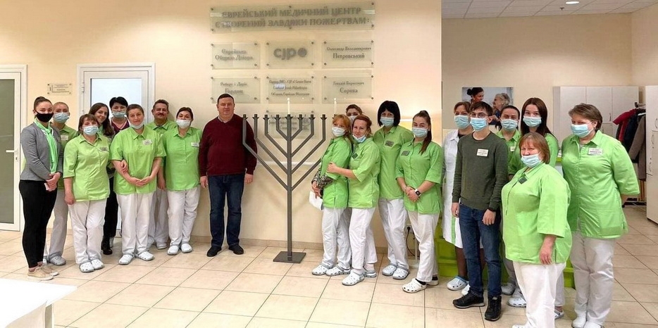 Ханука 5782 в Днепре: В Еврейском медицинском центре «JMC» каждый вечер зажигали свечи Хануки