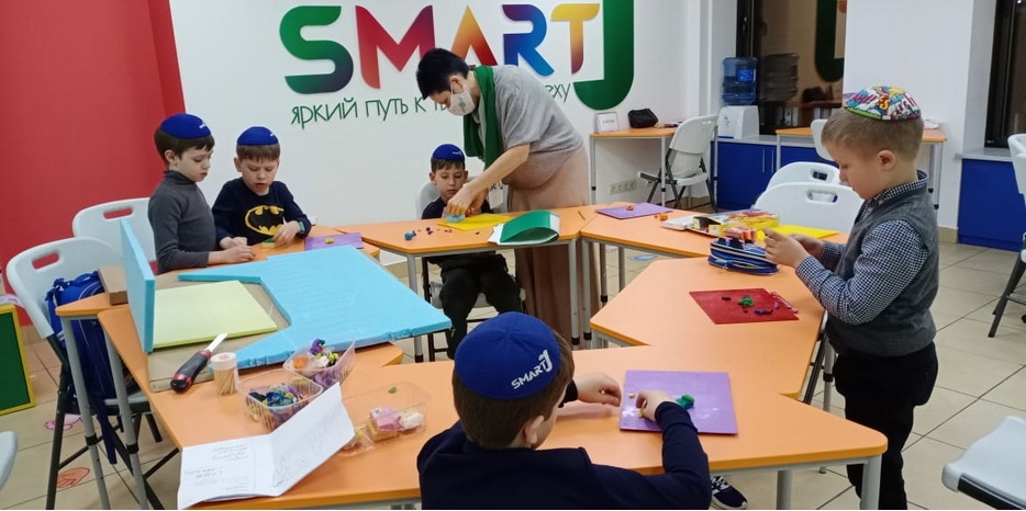 Ребята в проекте «Smart J» решили участвовать международном конкурсе «Пластилиновый мир»