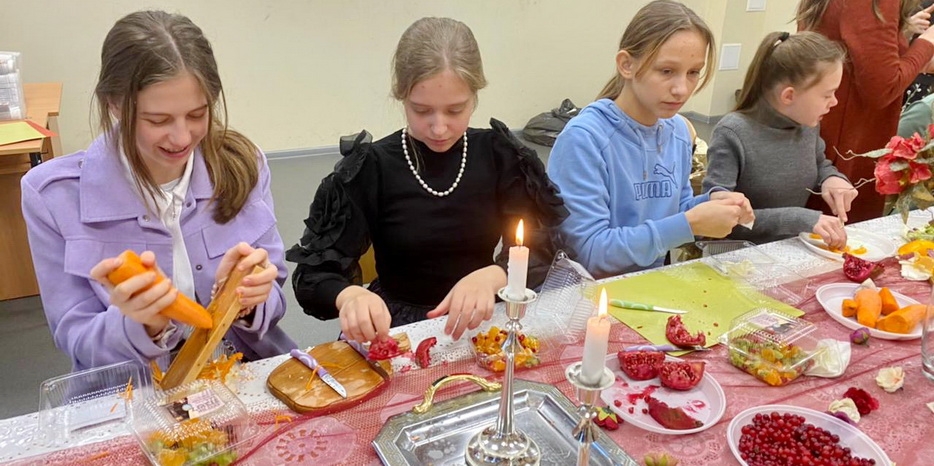 В проекте «Гости на Шабат» воспитанницы махона познакомились с посланницей Ребе на острове Кипр