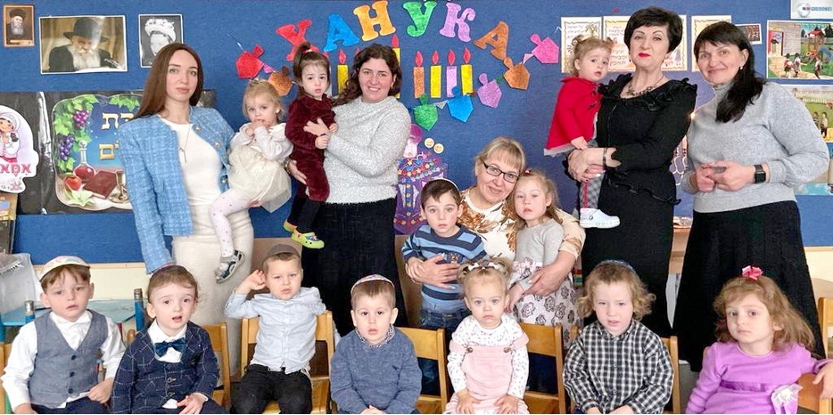 Ханука 5783 в Днепре: «Ханукия» пришла в гости к самым маленьким членам Еврейской общины