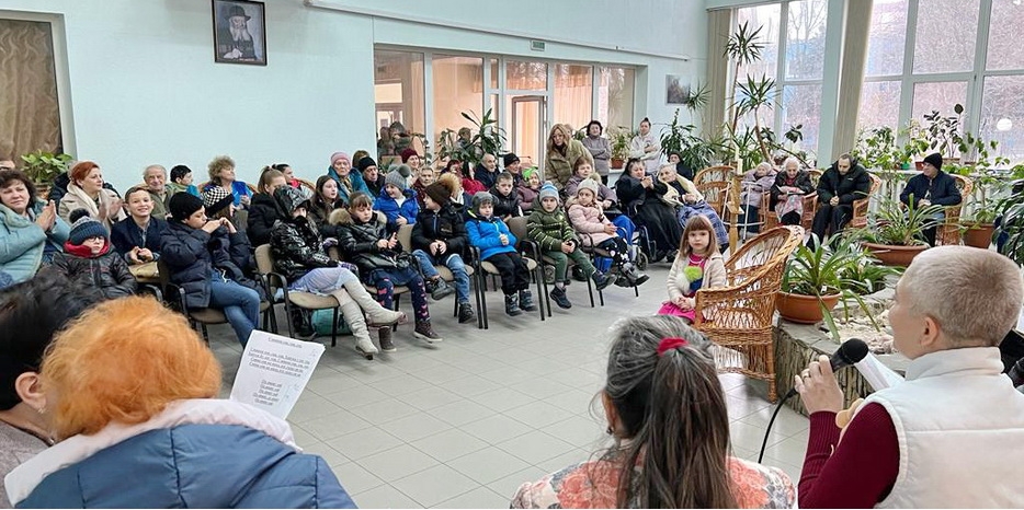 Ханука 5783 в Днепре: ученики еврейской школы побывали на ханукальном празднике в «Бейт Барух»