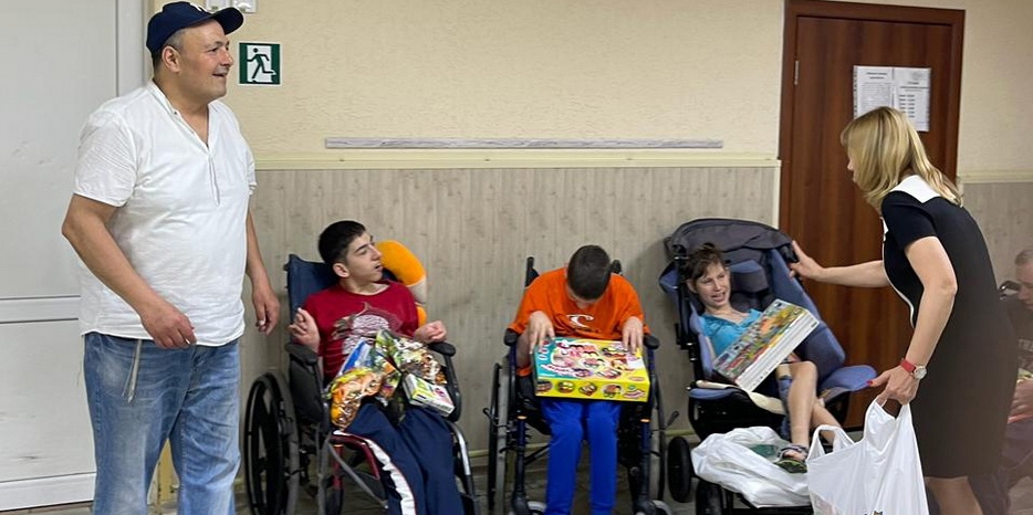 «Тов и Хесед» поздравили детей с праздником Шавуот