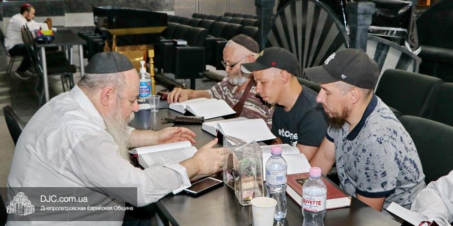 Еврейские уроки в Днепре: раввин Иегуда Келерман