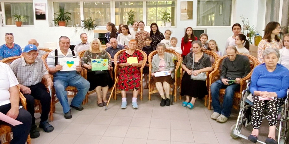 Участницы летнего лагеря посетили Дом для пожилых людей «Бейт Барух»