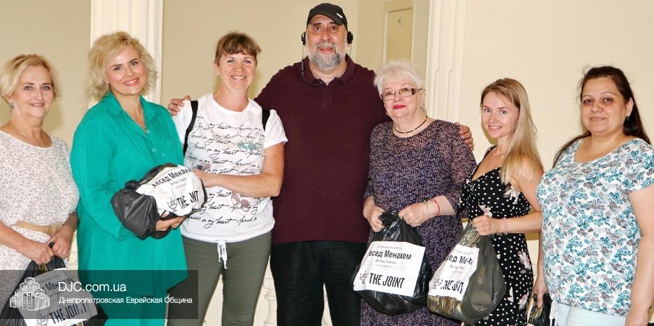 Директор «Хеседа Менахем» Олег Ростовцев: «Продуктовые наборы на два месяца переданы пяти тысячам пожилых евреев в Днепре»
