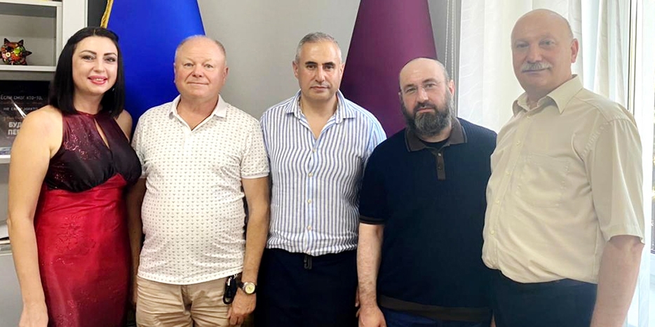 Еврейская община Новомосковска поздравила с Днем рождения мэра города Сергея Резника