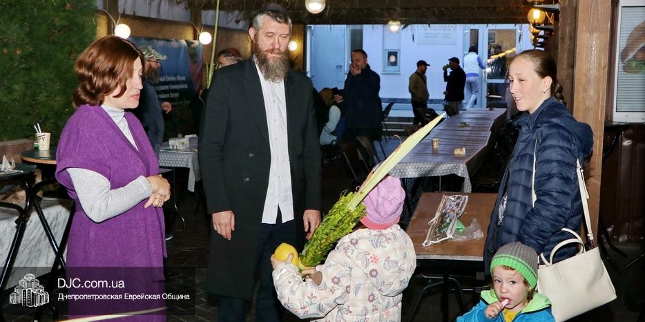 Суккот 5783: Жизнь кипит в шалашах Днепра