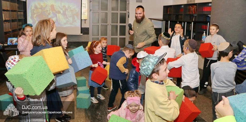 В синагоге прошел детский праздник «Симхат Бейт-Ашоэва»