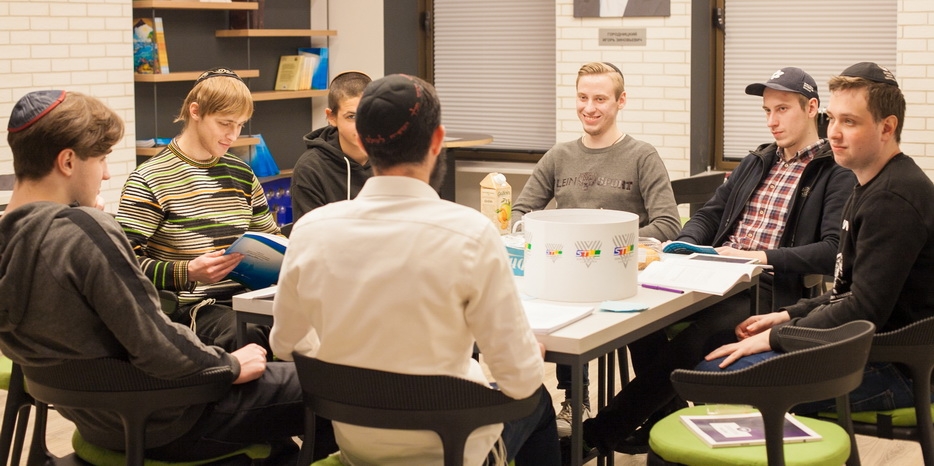 Студенты проекта «Stars Днепр» знакомились с темой «Мир цели»