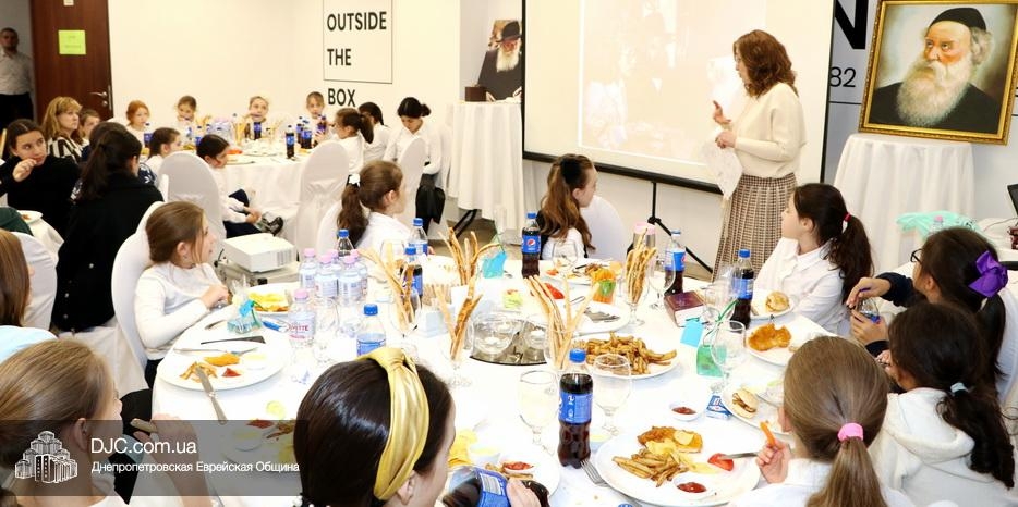 Большая программа для воспитанниц «Махона Хая-Мушка» в честь Юд Тет Кислев